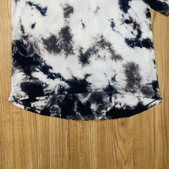 Tie Die 3/4 Sleeve Top EUC - Picture 4 of 6